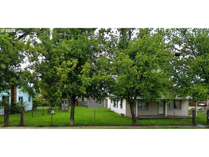 Property Photo:  395 Center St  OR 97867 