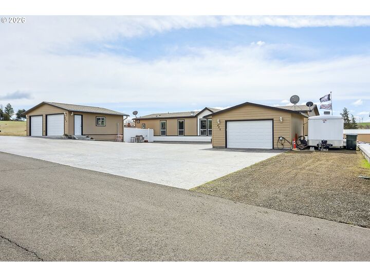 Property Photo: 420 Asher St OR 97065