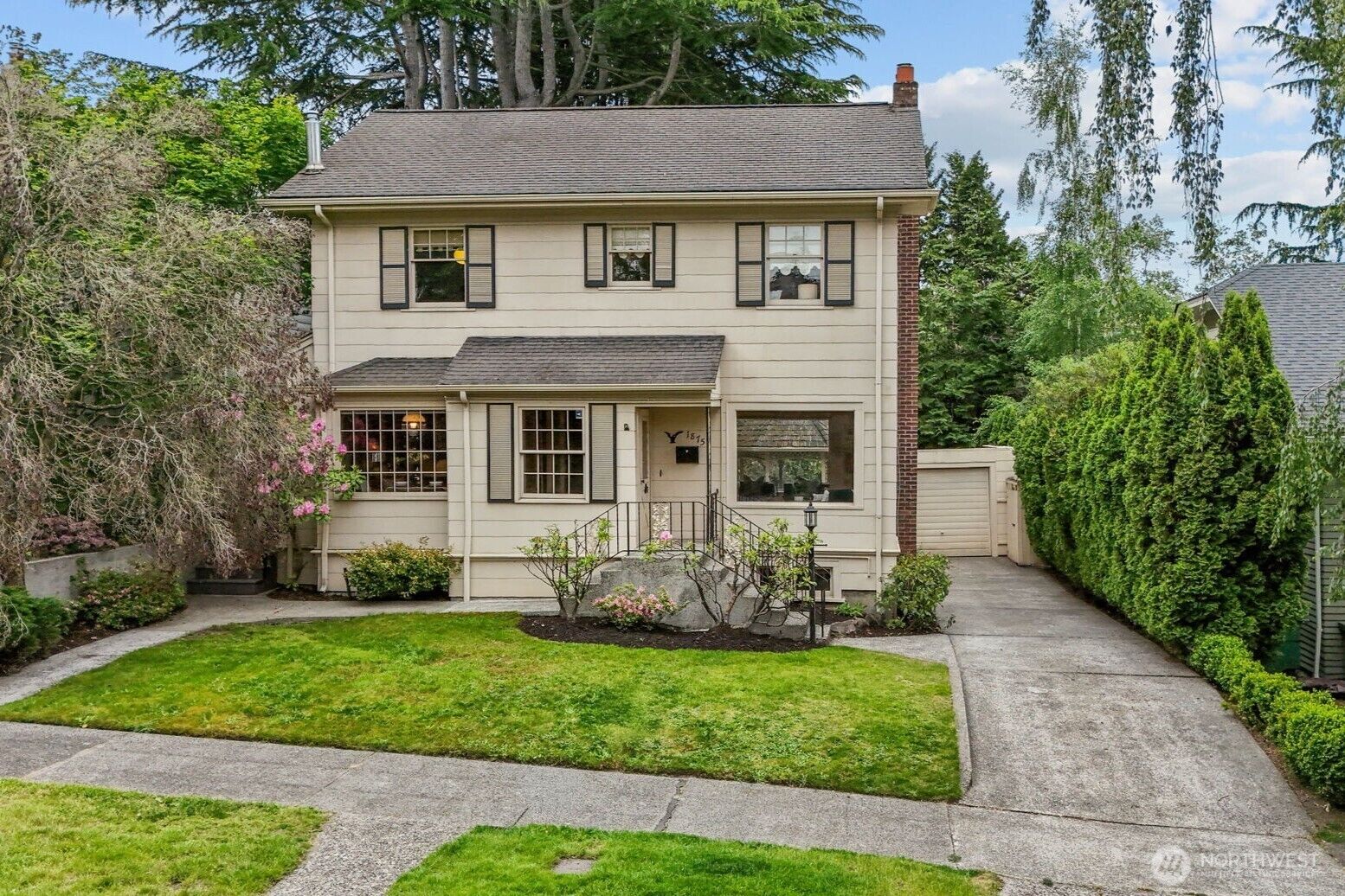 Property Photo: 1875 E Hamlin Street WA 98112