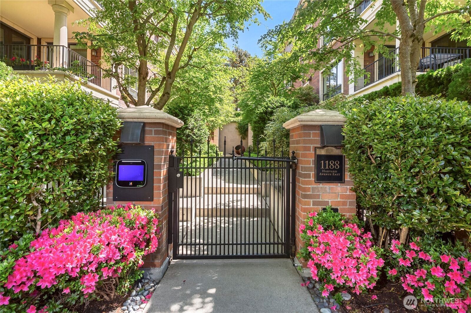 Property Photo:  1188  Harvard Avenue E 4  WA 98102 