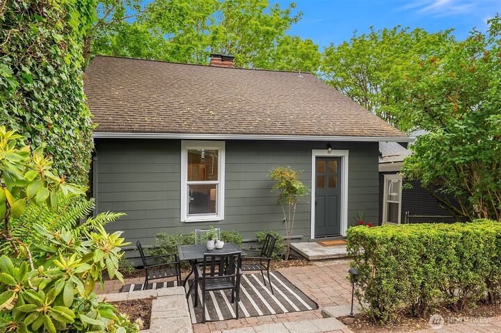 Property Photo: 664 32nd Avenue E WA 98112