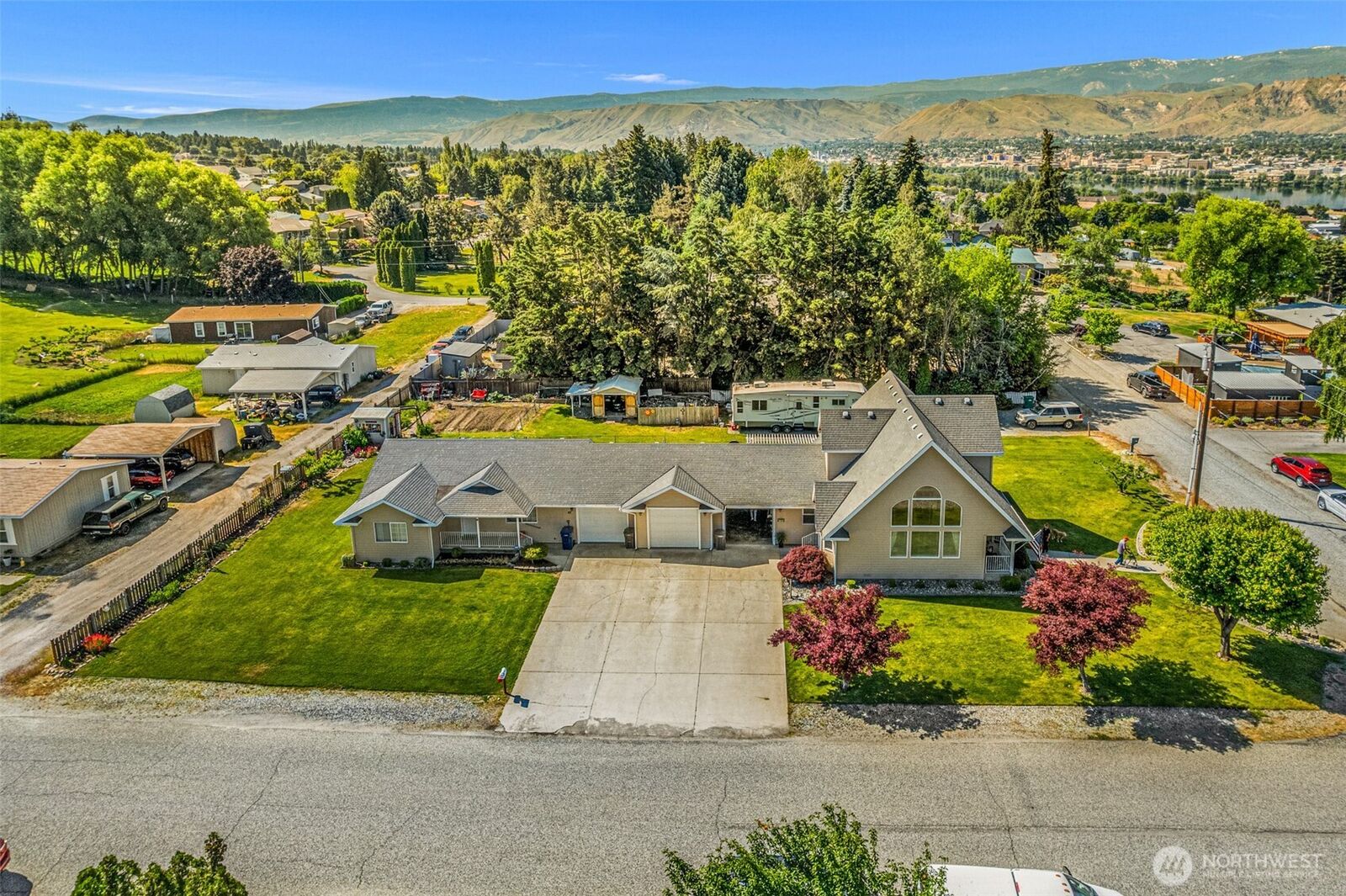 Property Photo:  2509 NW Boston Avenue  WA 98802 