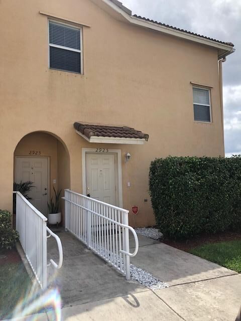 Property Photo: 2925 Crestwood Terrace 5204 FL 33063