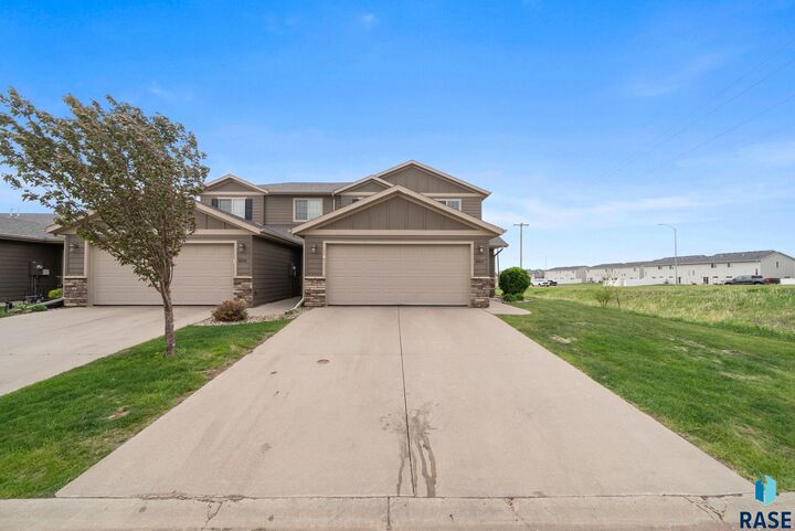 Property Photo:  6012 S Plainside Pl  SD 57108 
