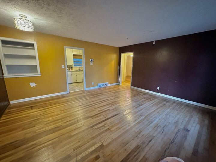 Property Photo:  1158 N Crestway  KS 67208 