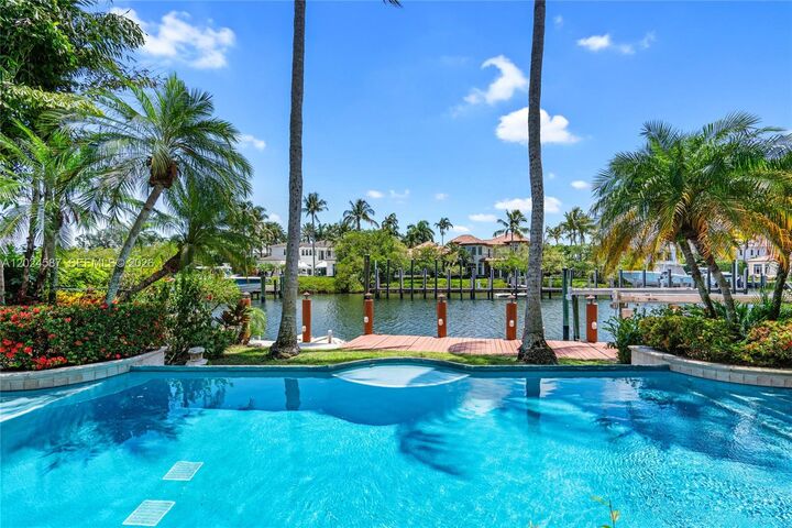 Property Photo:  832 Harbour Isle Place  FL 33410 