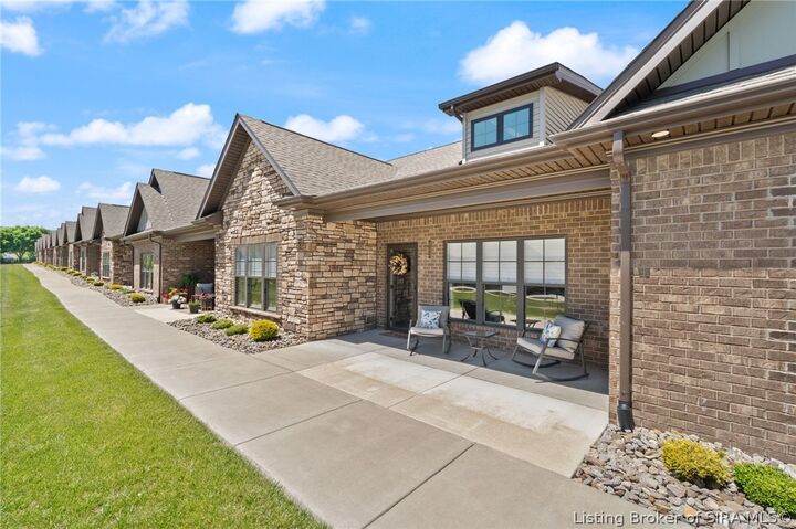 Property Photo:  902 Glenwood Gardens Drive  IN 47172 