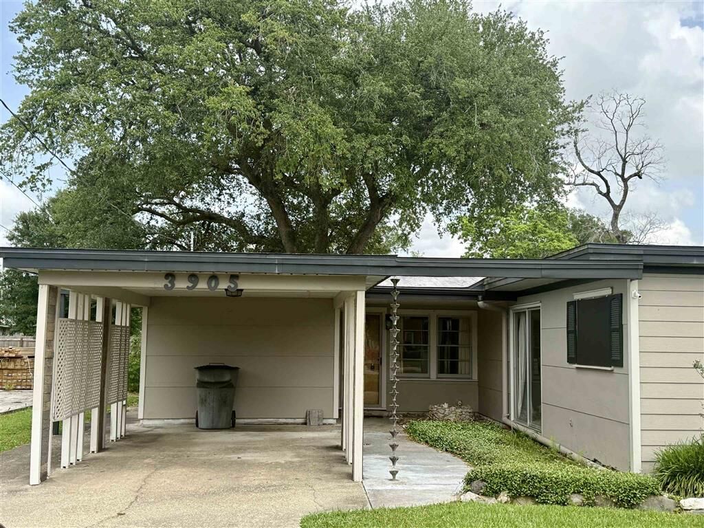 Property Photo: 3905 Hodges Street LA 70607
