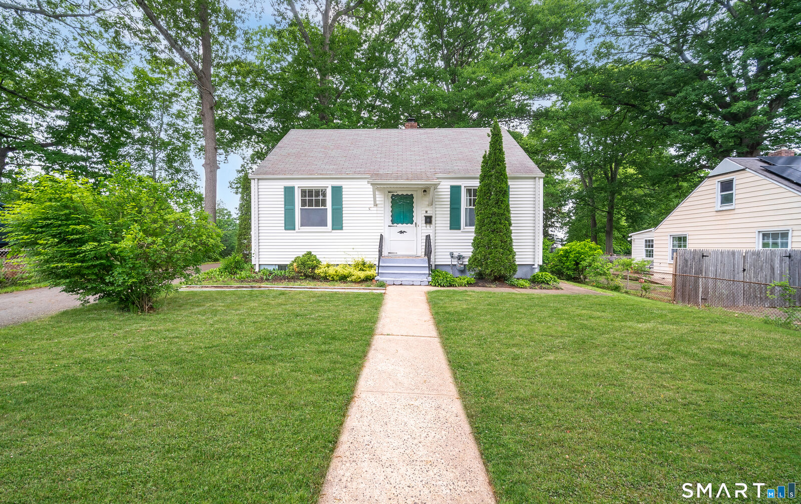 Property Photo:  15 South Court  CT 06450 