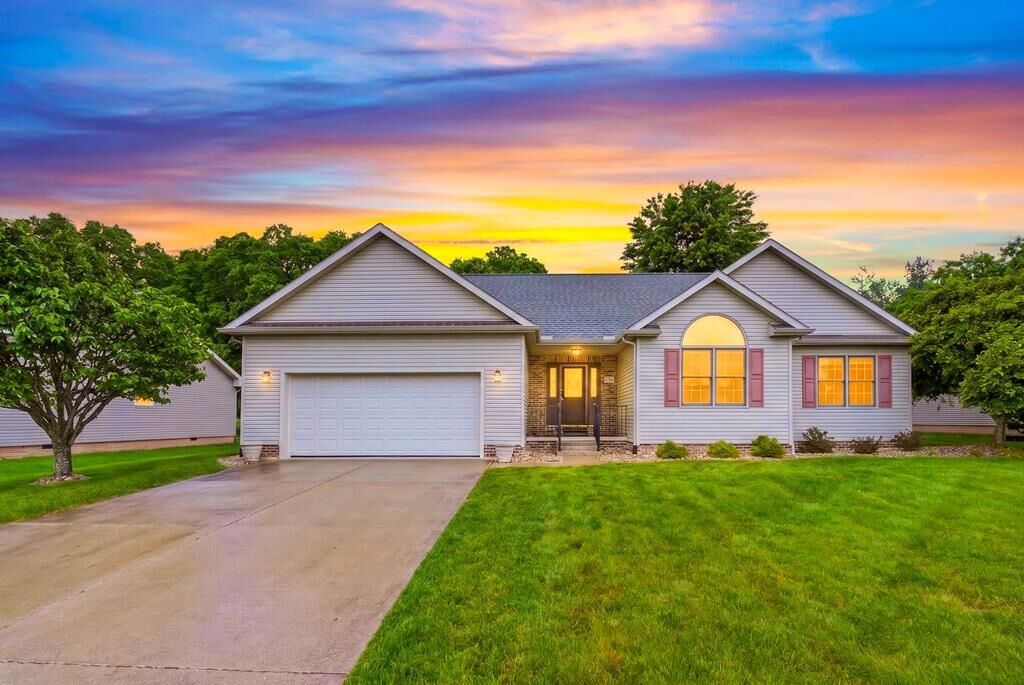 Property Photo:  886 Golfview Drive  OH 45601 