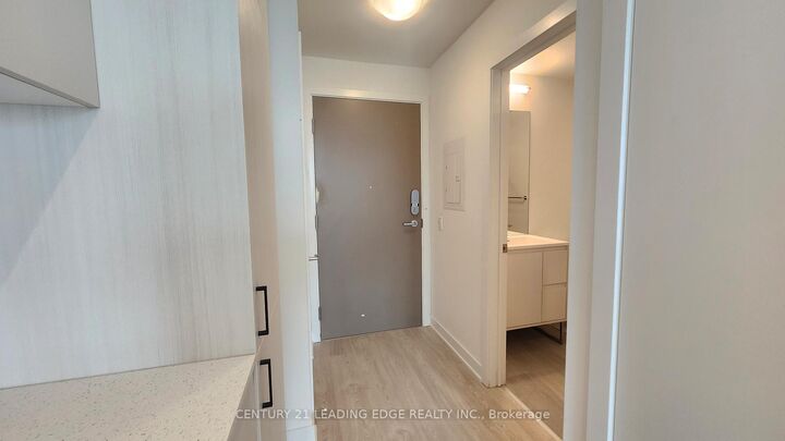 Property Photo: 5 Quarrington Lane 2808 ON M3C 1H7