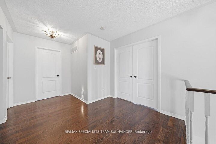 Property Photo: 7148 Lowville Heights ON L5N 8E6