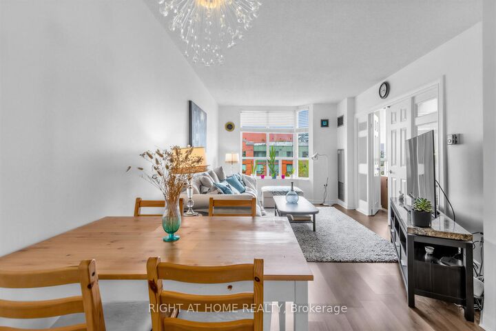 Property Photo: 284 Bloor Street W 804 ON M5S 3B8