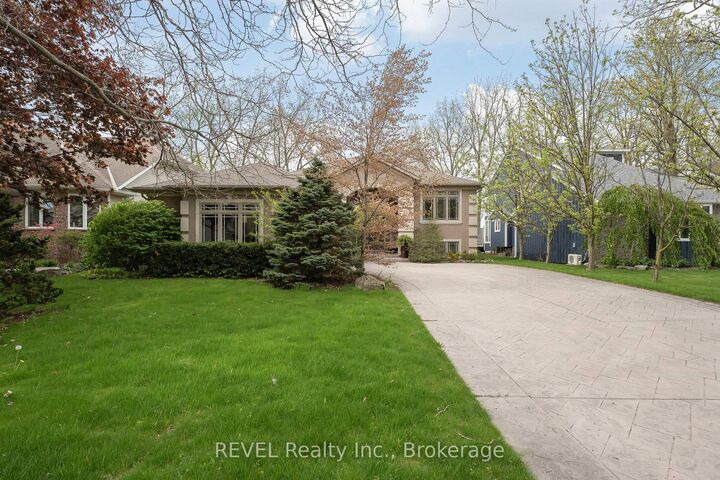 661 Clarence Street — photo 1
