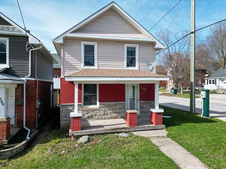 Property Photo:  690 8th Street E  ON N4K 1L8 