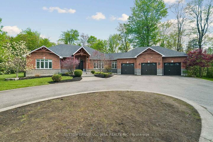 7 Rolling Meadow Drive — photo 1