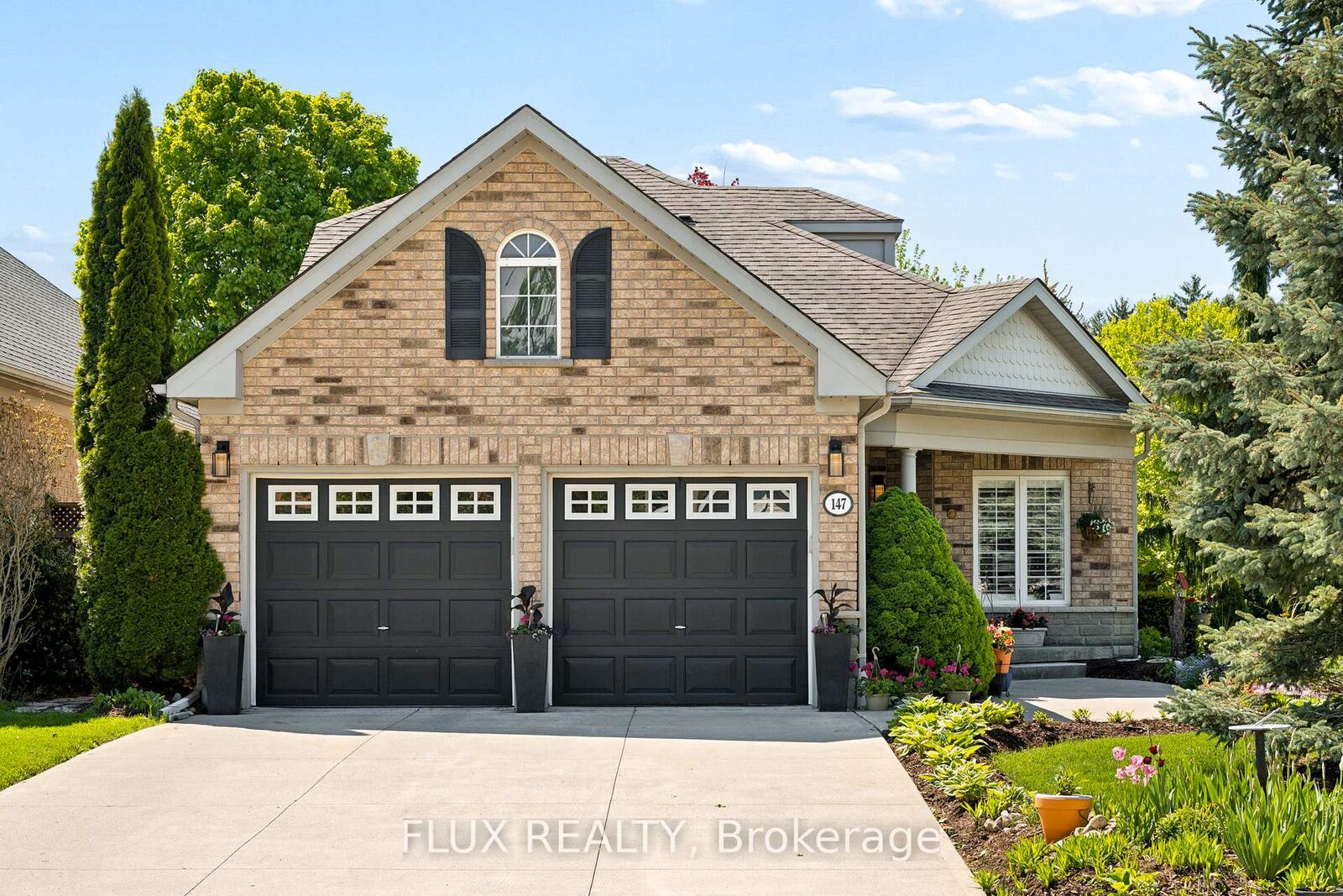 Property Photo: 147 Reiber Court ON N2L 6N2
