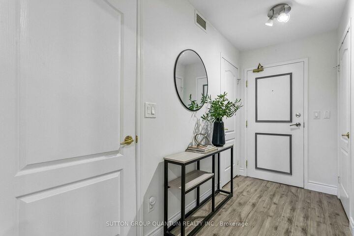 Property Photo: 1150 Parkwest Place 307 ON L5E 3K4