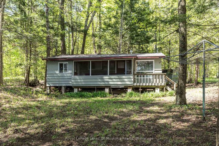 1082 Lakeshore Drive S — photo 1