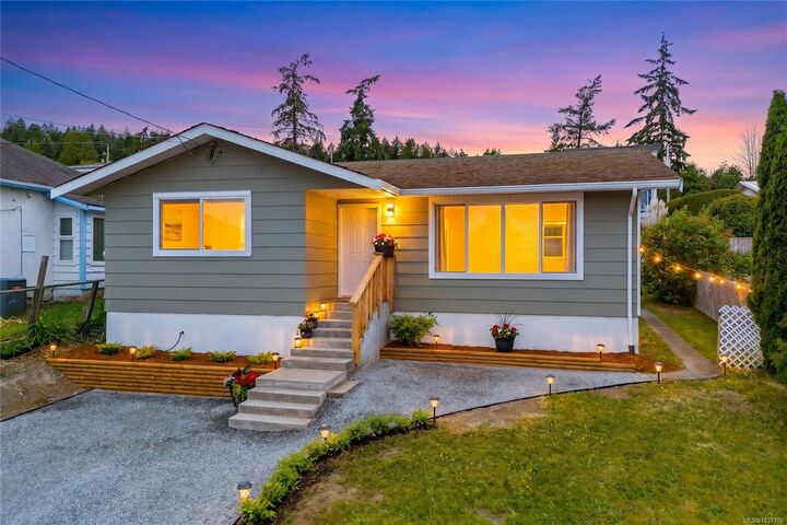 8082 York Ave — photo 1