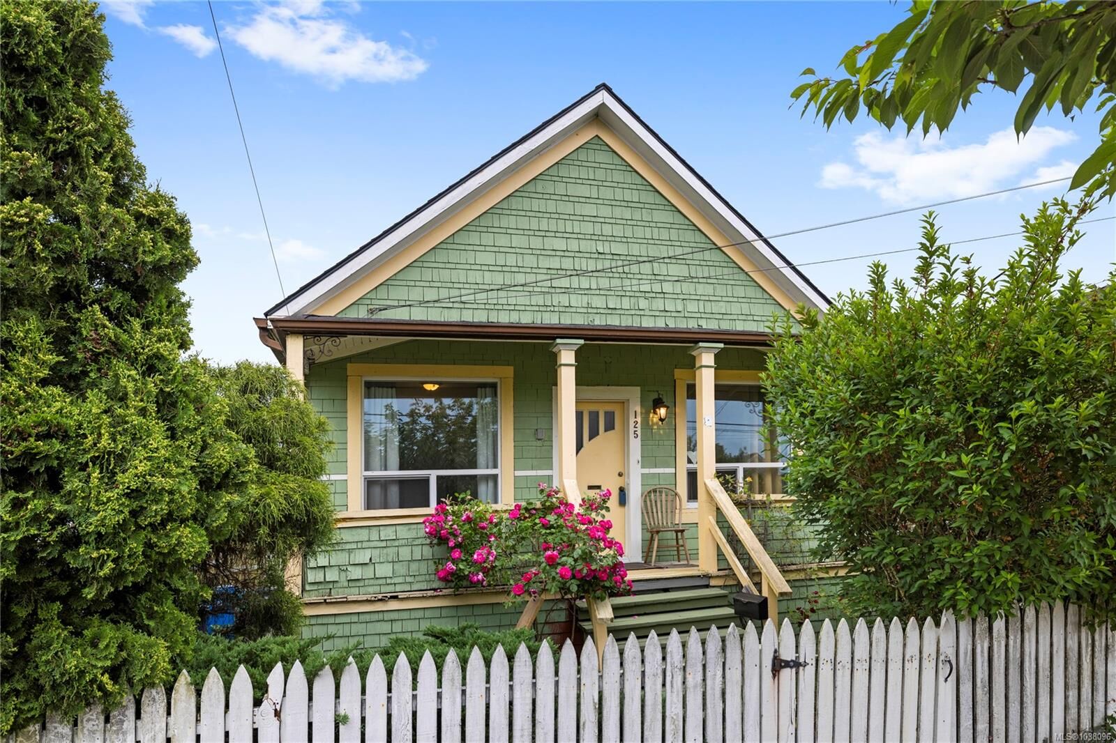 Property Photo: 125 Victoria Rd BC V9R 4P4