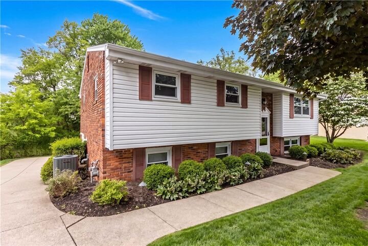 Property Photo: 416 Peters Drive PA 15116