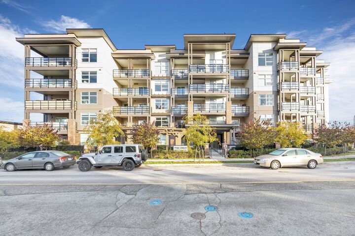 22577 Royal Crescent 508 — photo 1