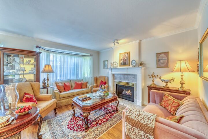 Property Photo:  815 Tobruck Avenue 6  BC V7P 1V9 