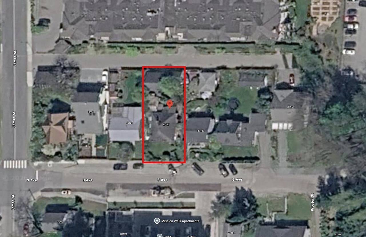 Property Photo: 33137 3rd Avenue BC V2V 1N8