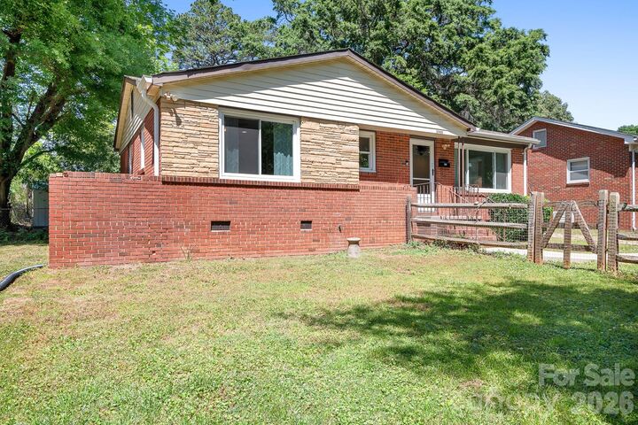 Property Photo:  3960 Bristol Drive  NC 28208 