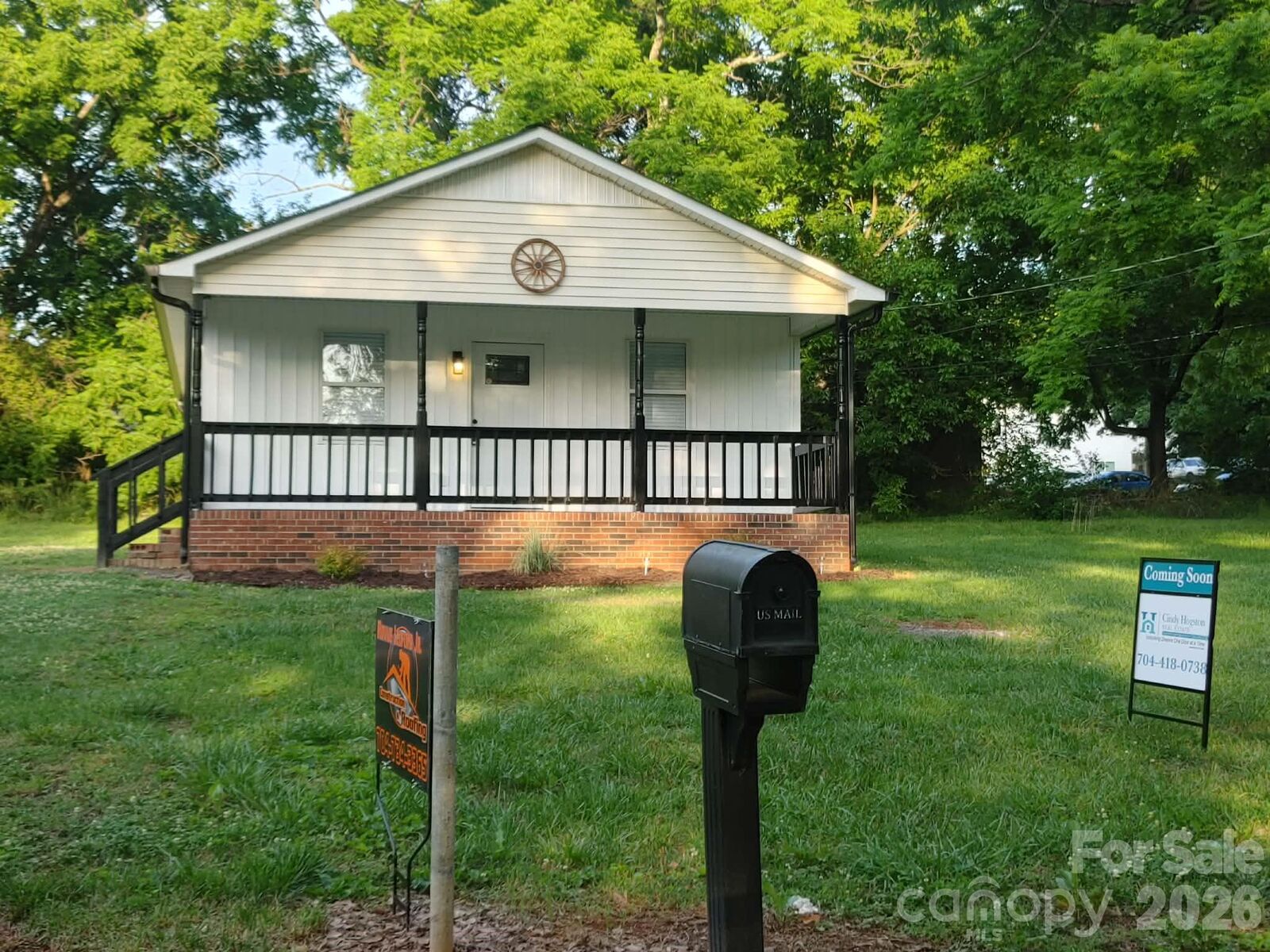Property Photo: 702 Harmon Road NC 28086