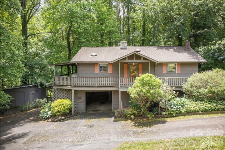 Property Photo:  102 Valley Vista Drive  NC 28711 