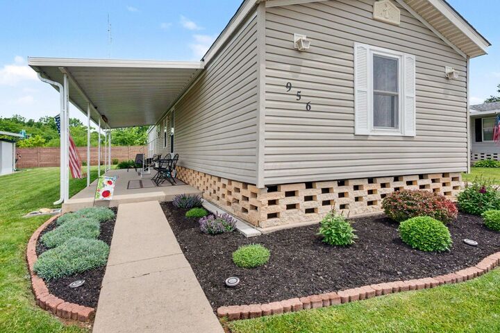 Property Photo: 956 Scarlett Lane OH 43207