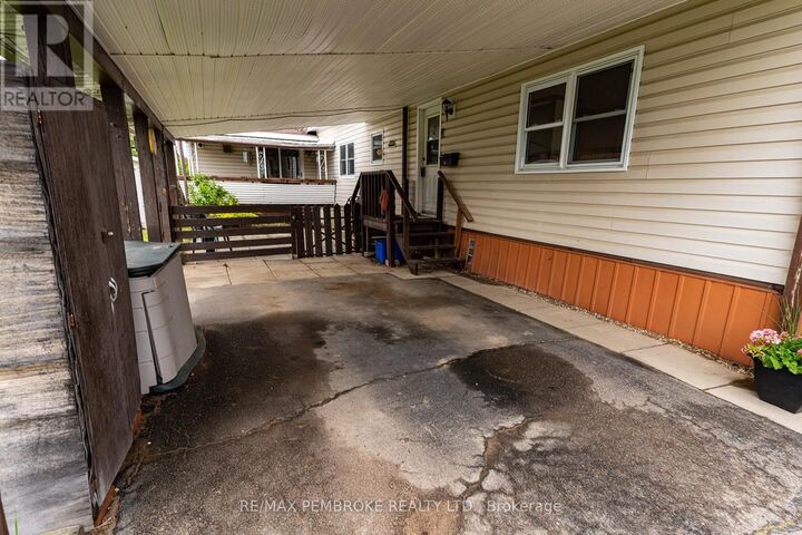 Property Photo:  94 Pinehurst Estates  ON K8H 2H2 