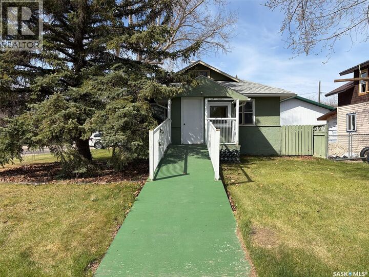 Property Photo:  505 Centre Street  SK S0N 2M0 