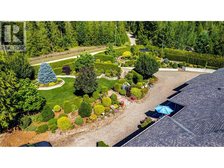 Property Photo: 39 Ladyslipper Road BC V0E 2G5