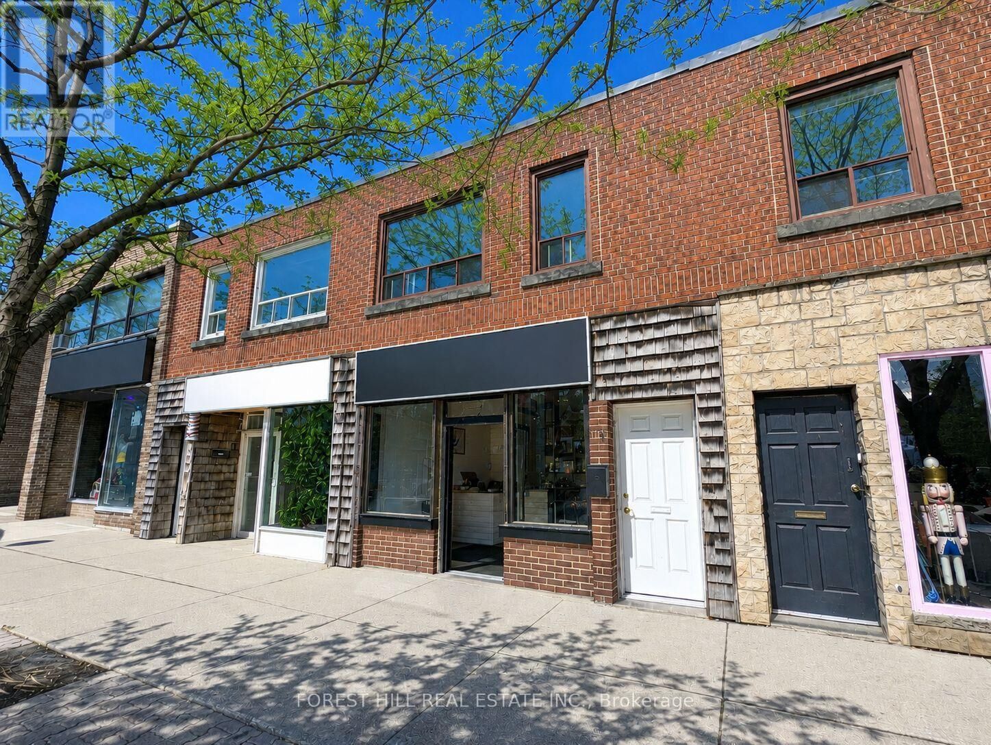 Property Photo: 245 Lakeshore Road East 3 ON L5G 1G8