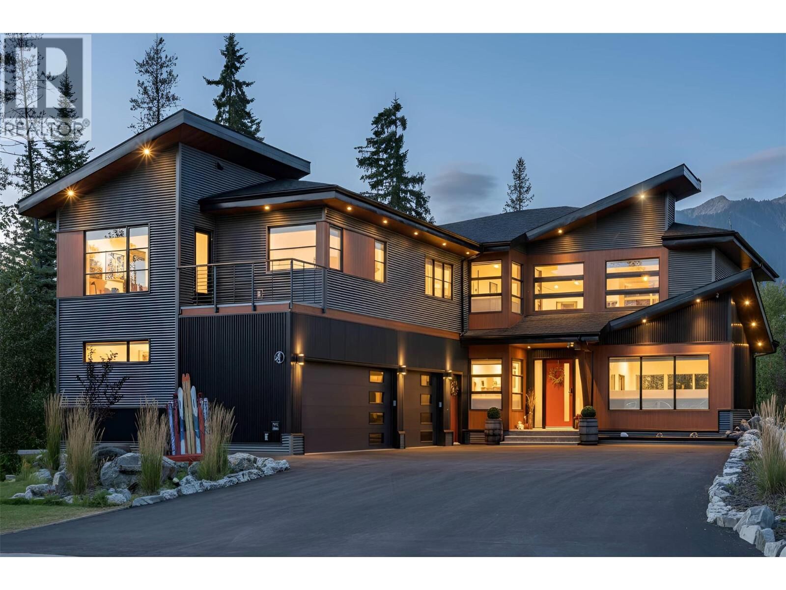 Property Photo: 4 Sunset Lane BC V0B 1M1