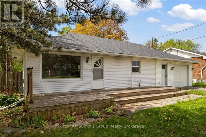 162 Main Street East — photo 1