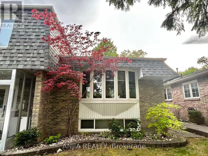 Property Photo:  6 Summerfeldt Crescent West  ON L3R 2B2 