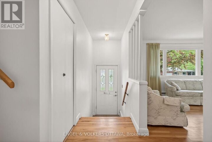 Property Photo:  1166 Castle Hill Crescent  ON K2C 2A8 