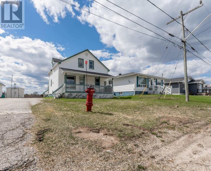 32 Frontenac Crescent — photo 1