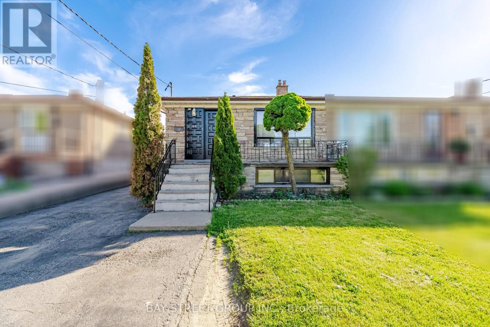 Property Photo:  44 Duncanwoods Drive  ON M9L 2C4 