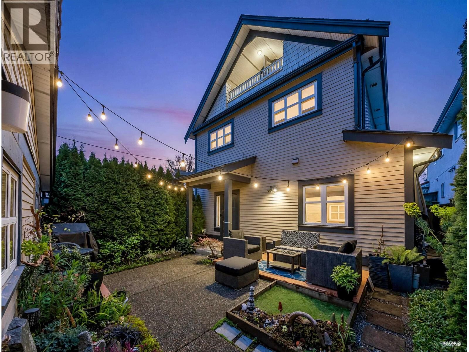 Property Photo:  723 East 12th Avenue  BC V5T 2J1 