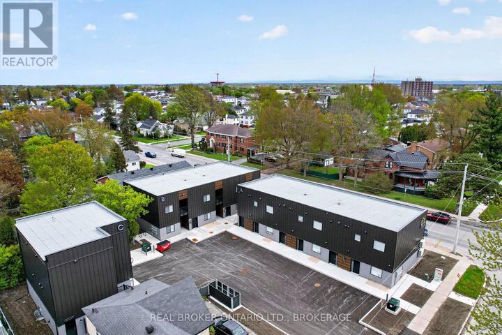 Property Photo: 600 Second Street East Unit #9B ON K6H 4H3