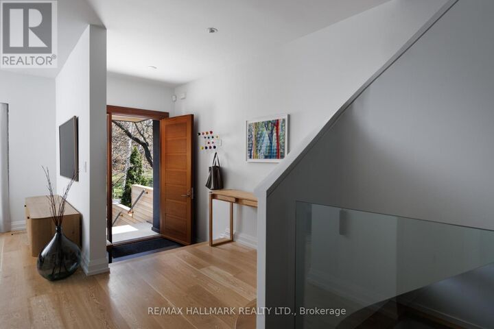 Property Photo:  186 Kenilworth Avenue  ON M4L 3S6 
