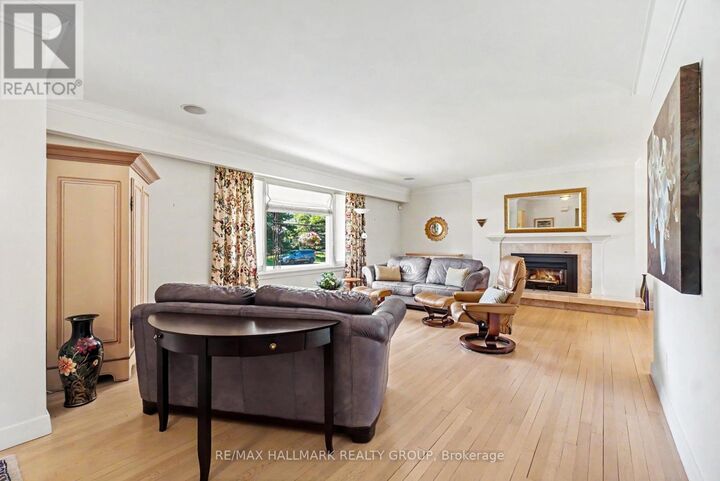 Property Photo: 2009 Killarney Drive ON K2A 1P9