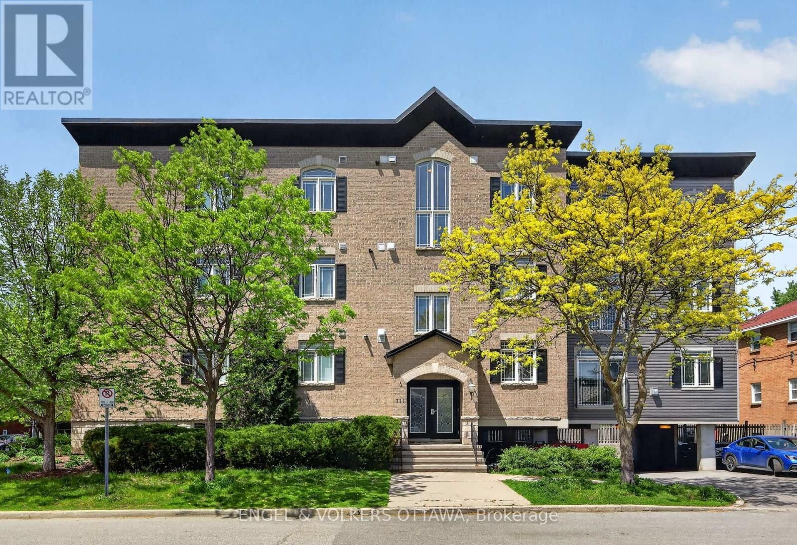 Property Photo: 711 Churchill Avenue 401 ON K1Z 7J9