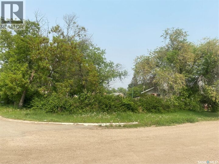 Property Photo:  790 16th Street W  SK S6V 3L5 