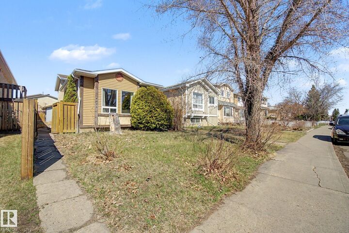 Property Photo:  4106 38 Street NW  AB T6L 5E4 